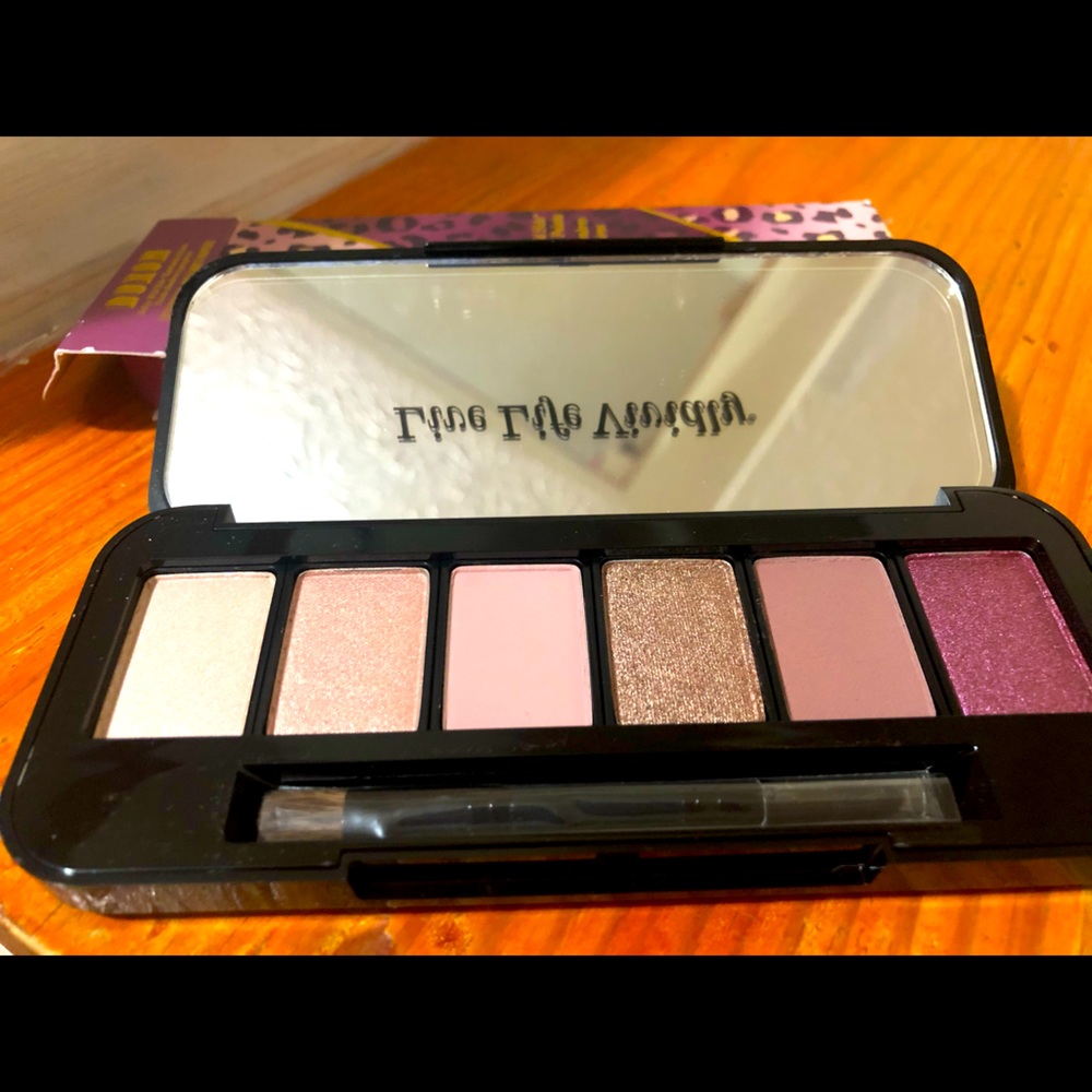 Buxom Eyeshadow Pallet